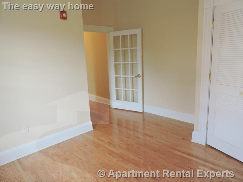 888 Massachusetts Ave, Riverside