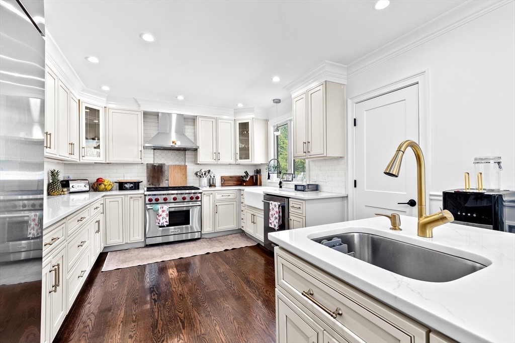 110 Redwood Rd, Newton
