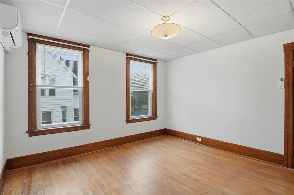34 King Philip Rd, Worcester