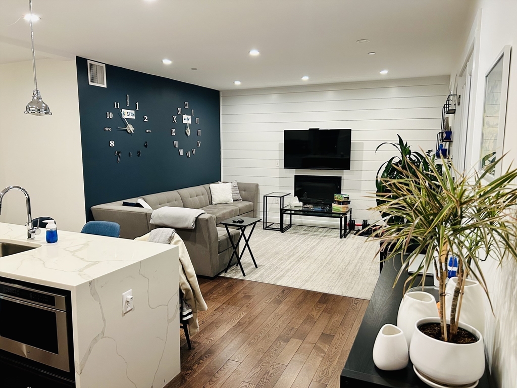 213 East Eagle St, East Boston