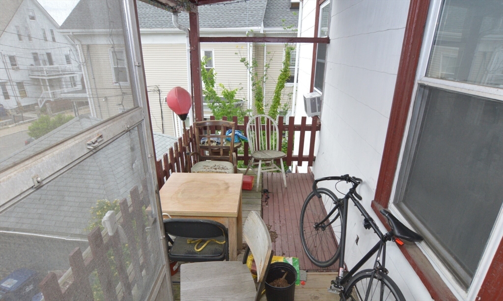 32 Linden St, Allston