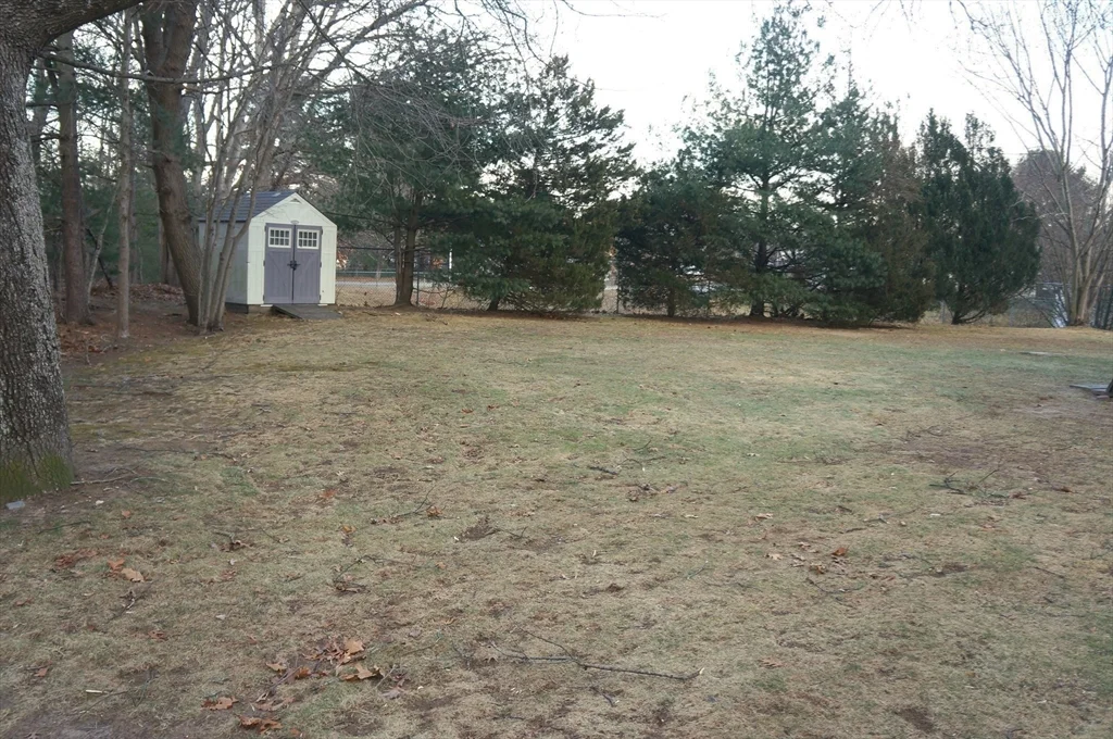 567 Mendon Rd, Attleboro