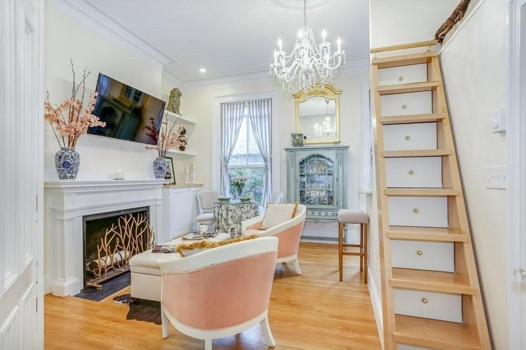 376 Marlborough St, Back Bay