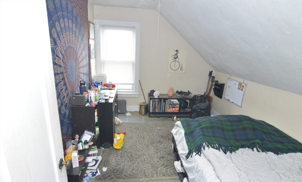 32 Linden St, Allston