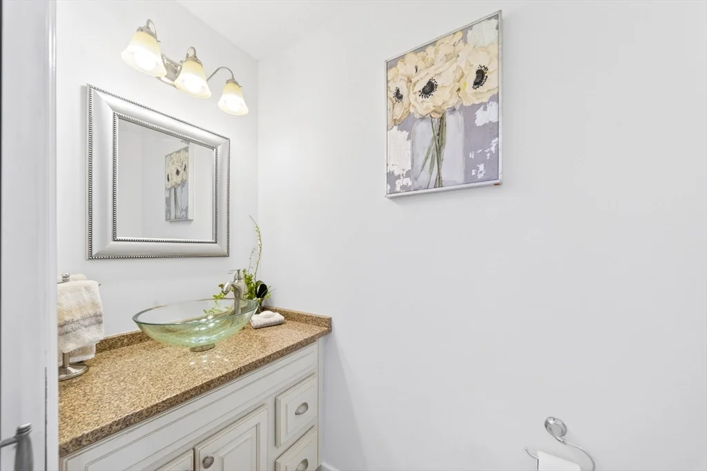 82 Camelot Dr, Worcester