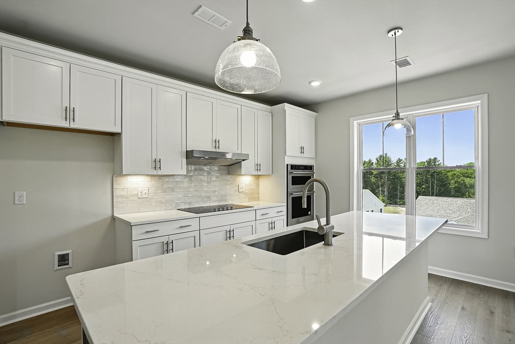 4 Winslow Ln, Grafton