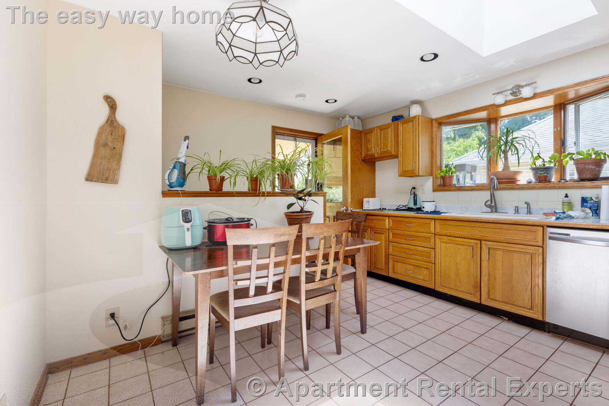 27 Murray Hill Rd, Davis Square