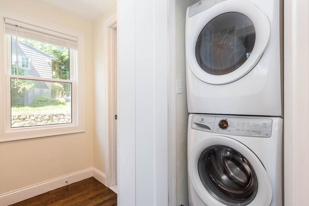 77 Rock Glen Rd, Medford