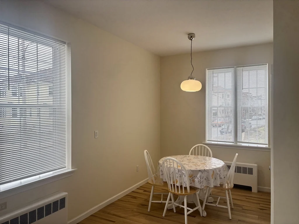 407 Main St, Medford