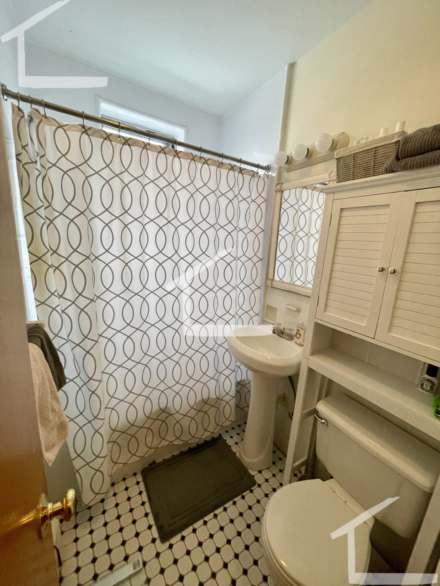 206 Chestnut Hill Ave, Brighton