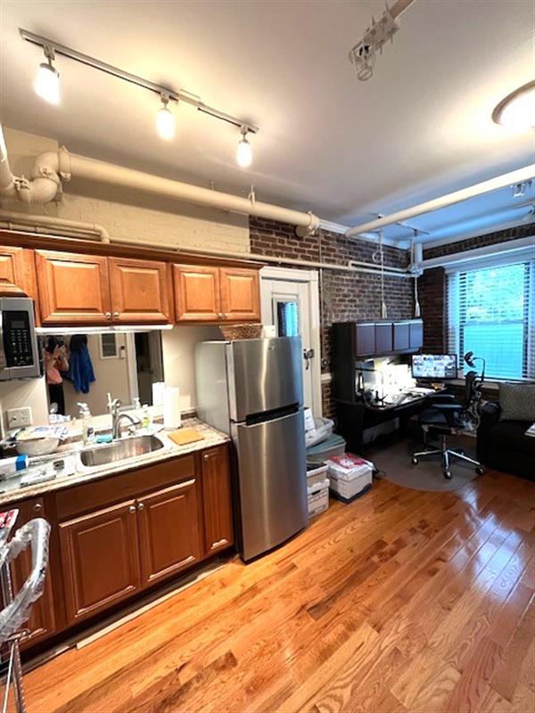 884 Massachusetts Ave, Riverside