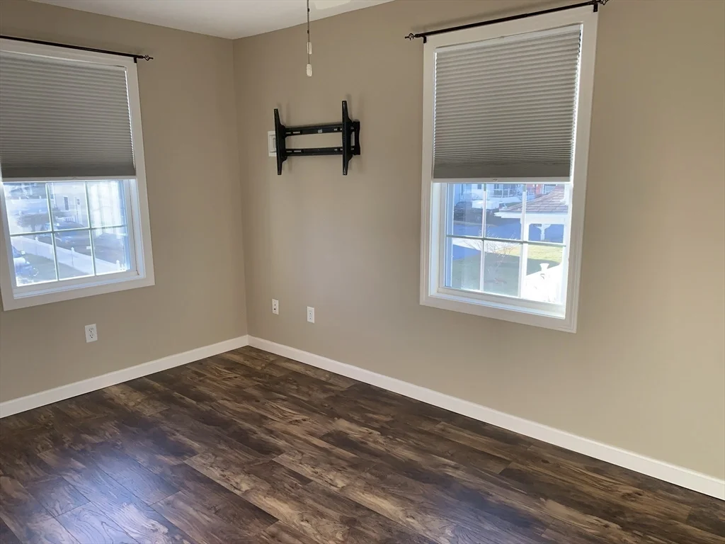 9 Omaha St, Fall River