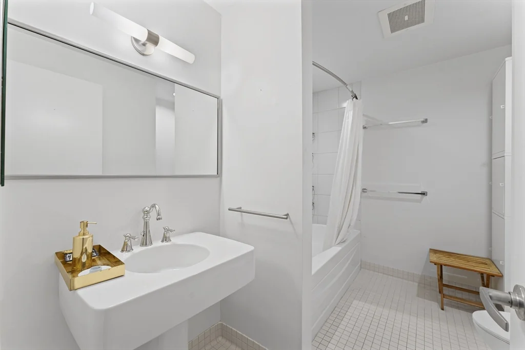 88 Kingston St, Midtown