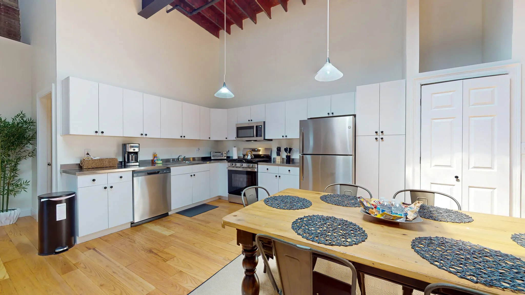 19 Stanhope St, Back Bay