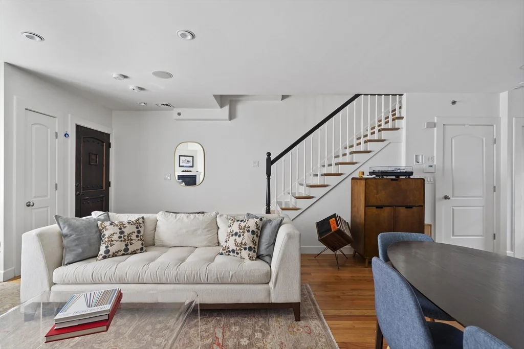 35 Middle St, South Boston