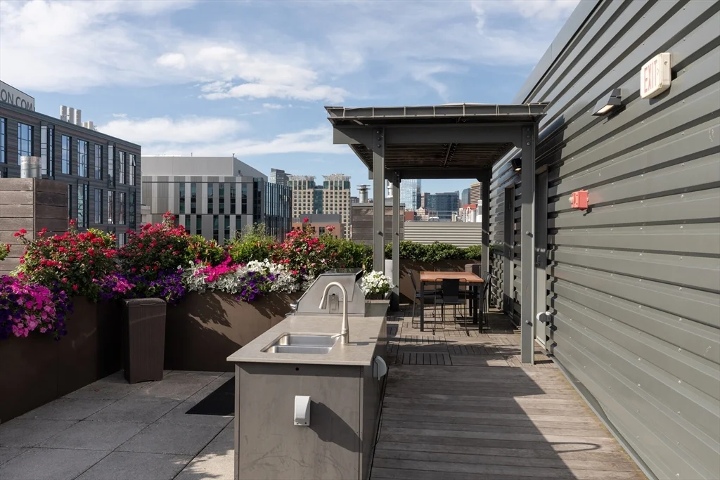 32 Traveler St, South End