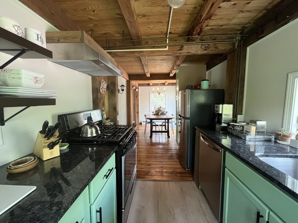 102 New Templeton Rd, Hubbardston