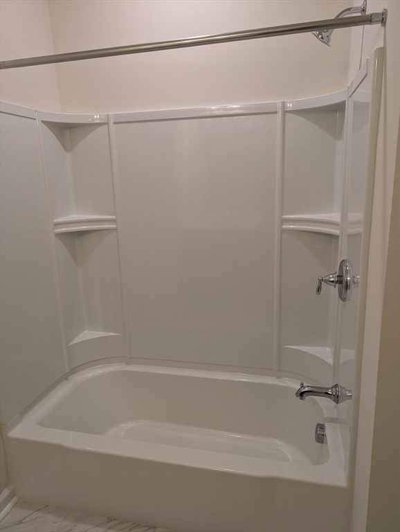 2 Winslow Ln, North Grafton