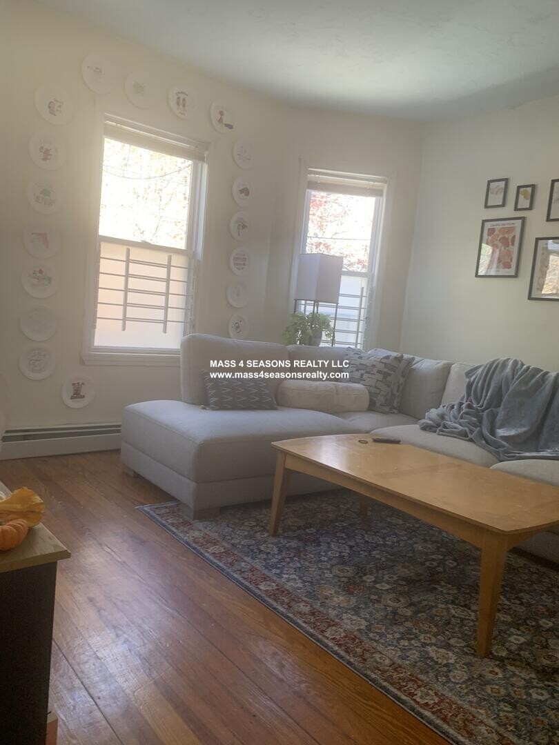 22 Fisher Ave, Mission Hill