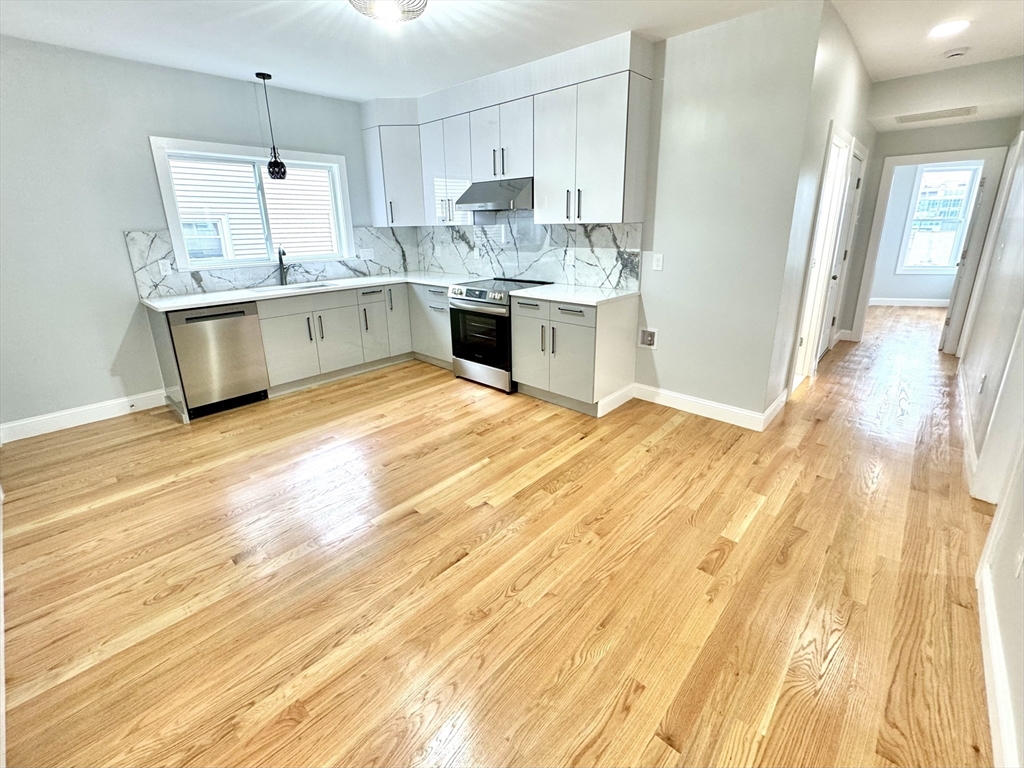 190 Hillside St, Mission Hill