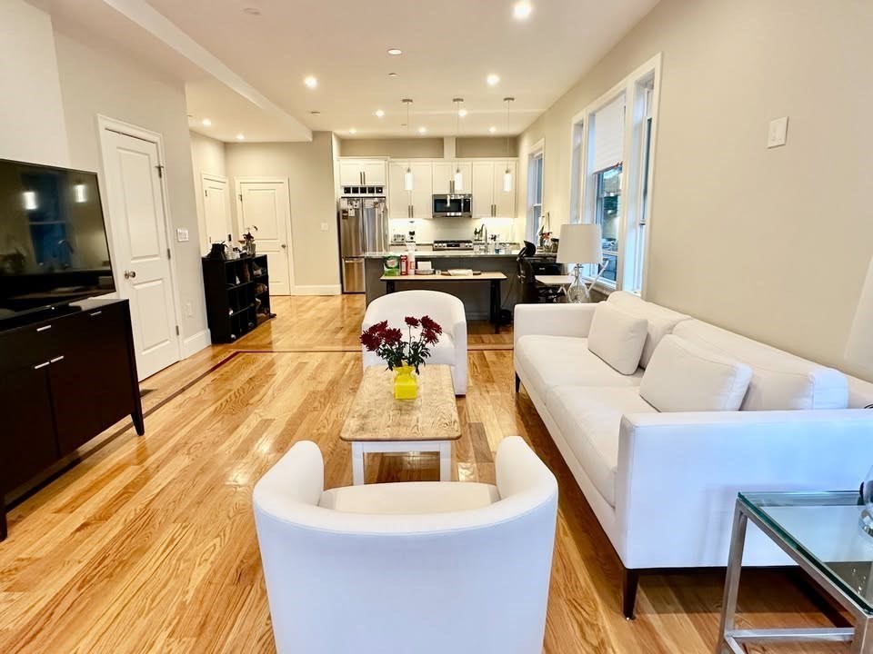 111 Hutchings St, Roxbury