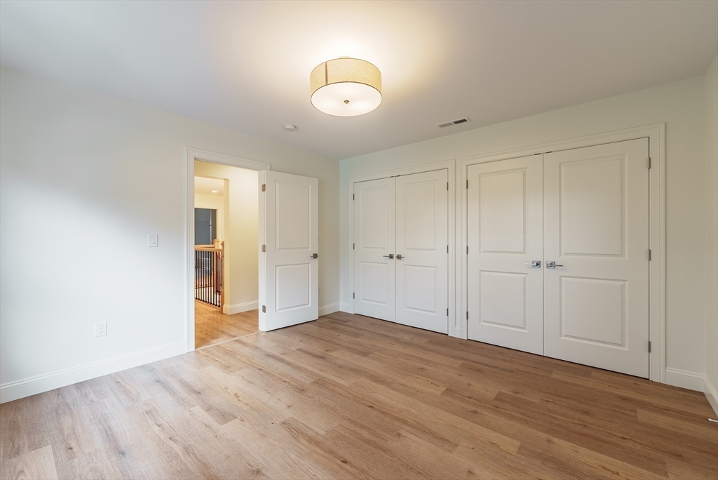 23 Moore St, Agawam