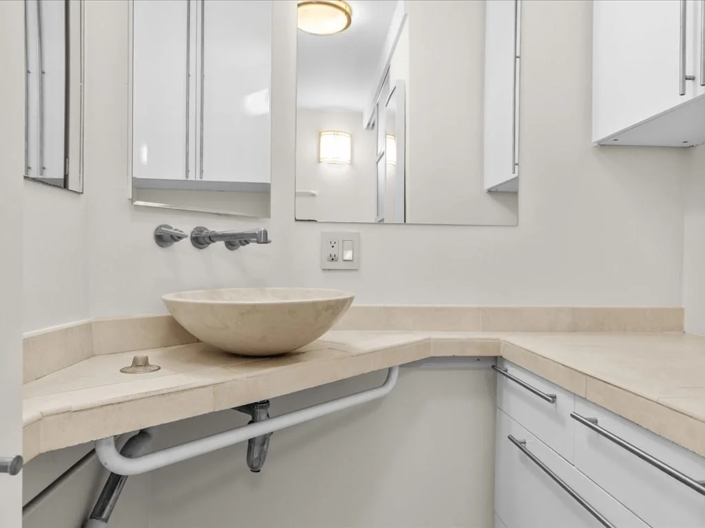 65 E India Row, Waterfront