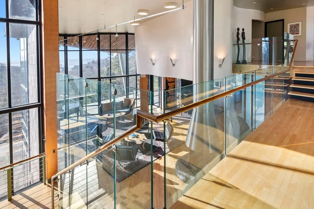 370 Summer St, Manchester