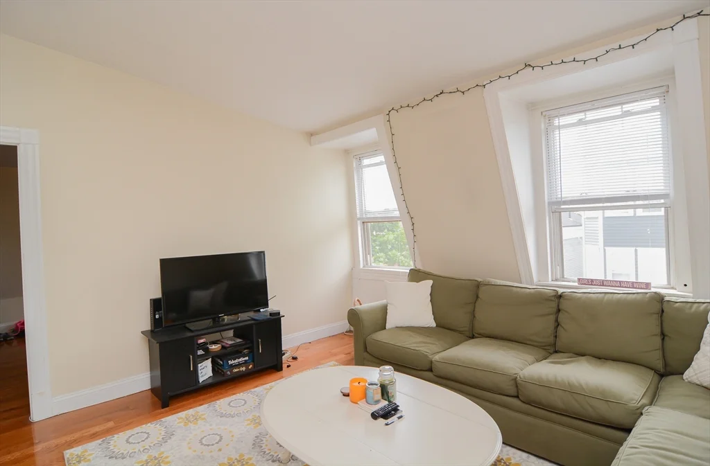 546 East 8th St, South Boston