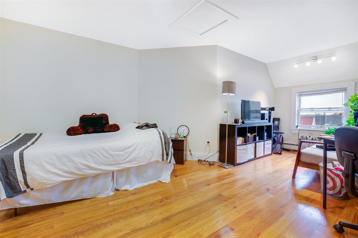 3 bed, 1 bath apartment for rent at 21 Monastery Rd Unit 1, Brighton — photo 12 of 23