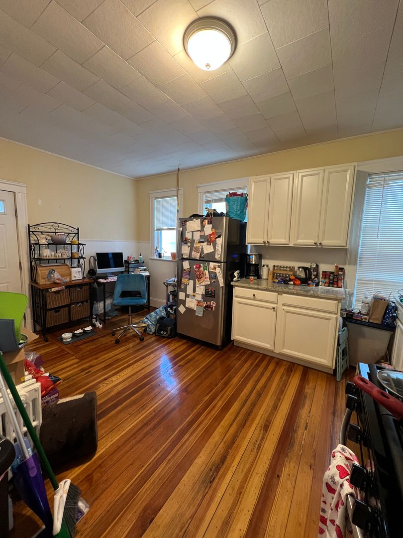 3 bed, 1 bath apartment for rent at 17 Dow St Unit A, West Somerville — photo 15 of 19