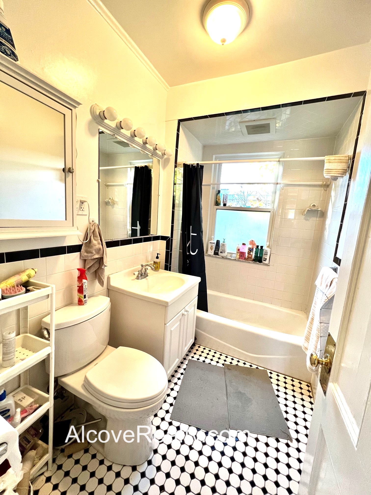 4 bed, 1 bath apartment for rent at 69 Davis Sq Unit 3, Davis Square — photo 15 of 18