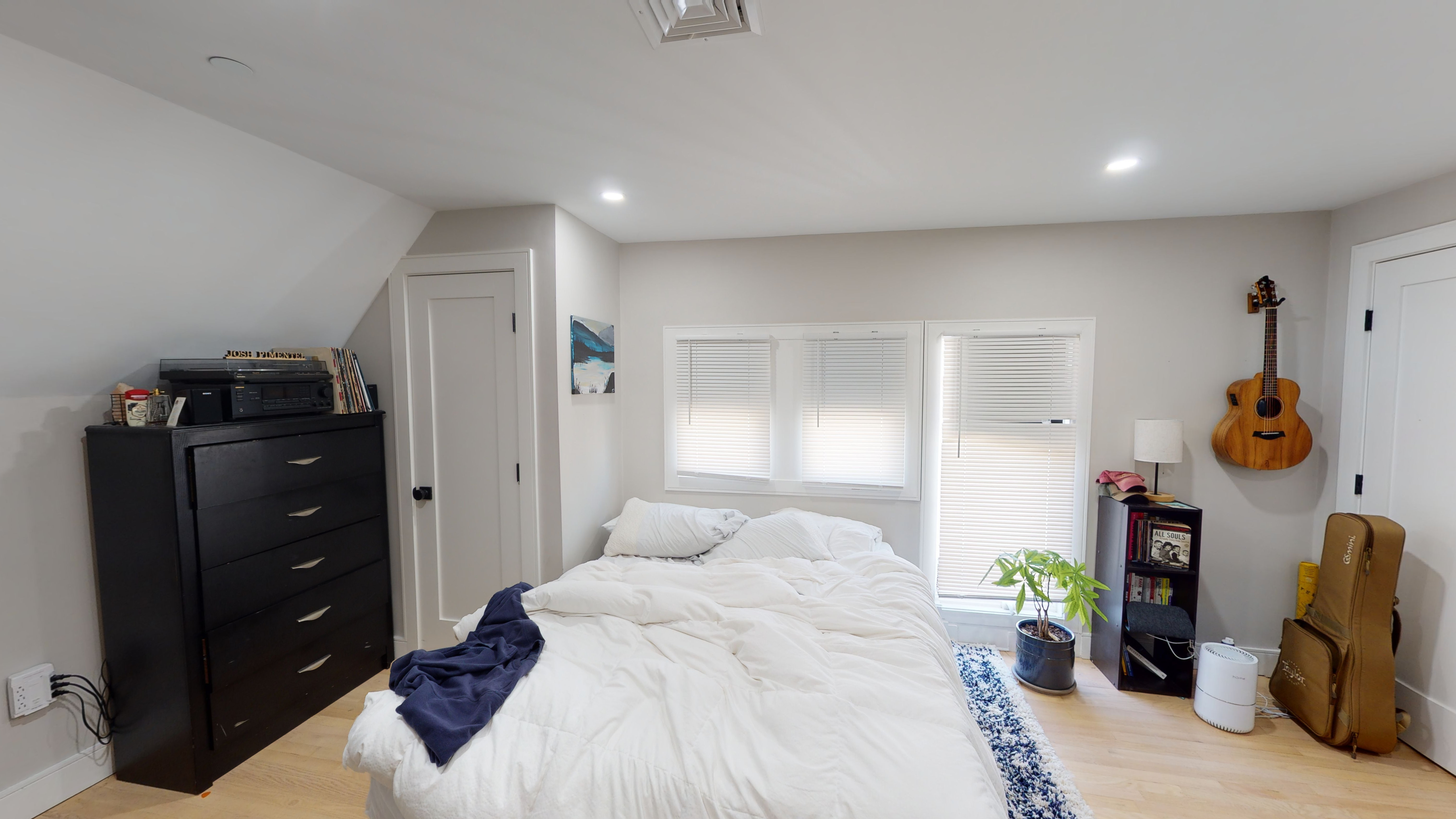 4 bed, 3 bath apartment for rent at 15 Lanark Rd Unit 4, Brighton — photo 8 of 15