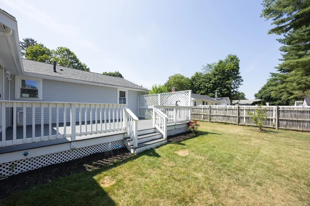 22 Suffolk Rd, Sharon