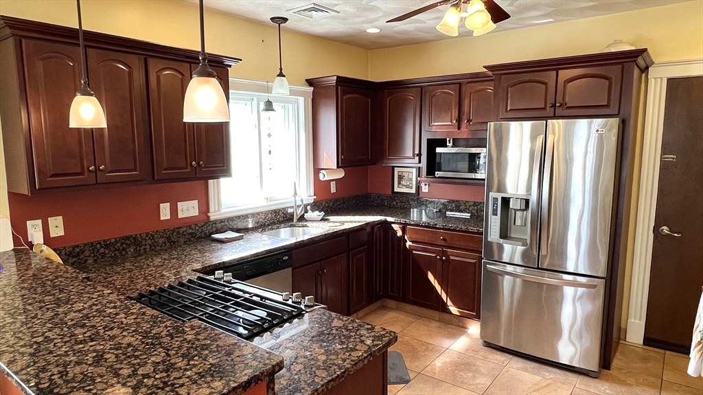 59 Cottage Park Rd, Winthrop