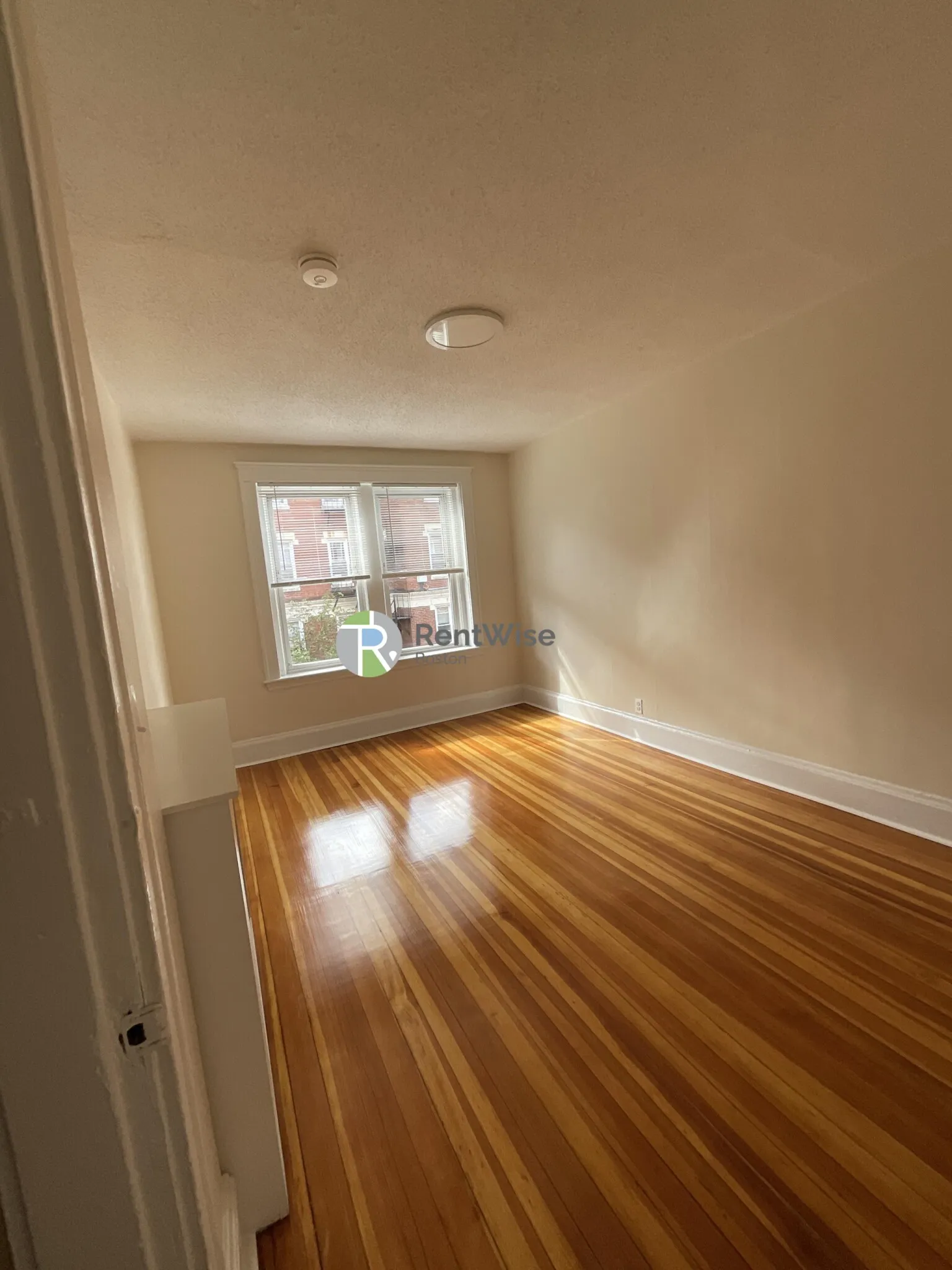 6 Barrows St, Allston