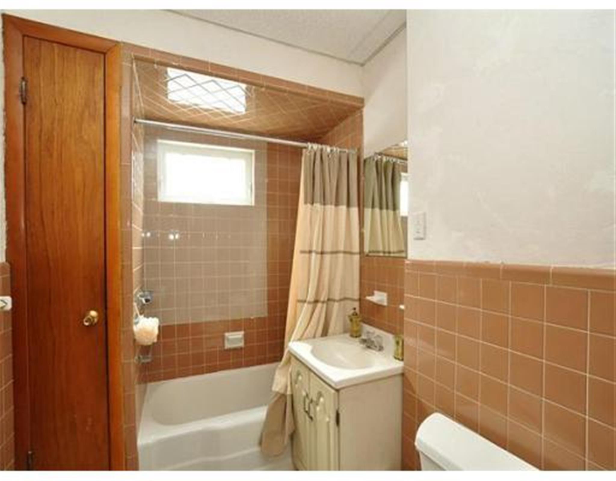 4 bed, 2 bath apartment for rent at 53 Bowen Ave Unit 2, Medford — photo 12 of 20
