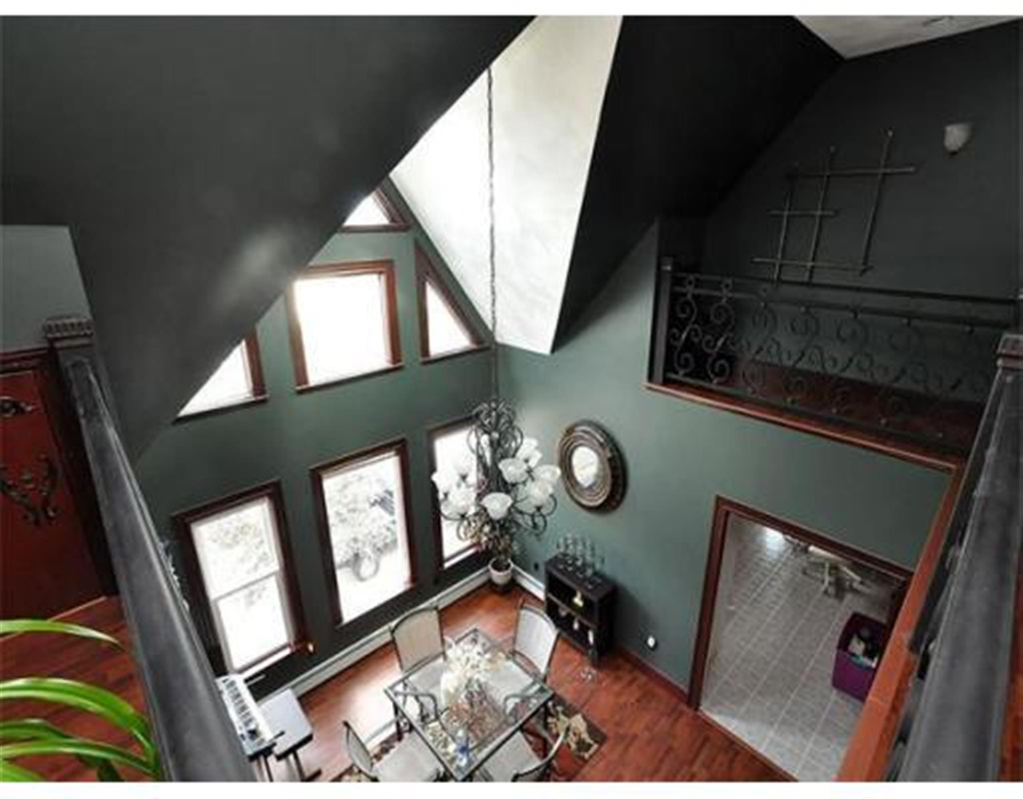 4 bed, 2 bath apartment for rent at 53 Bowen Ave Unit 2, Medford — photo 2 of 20