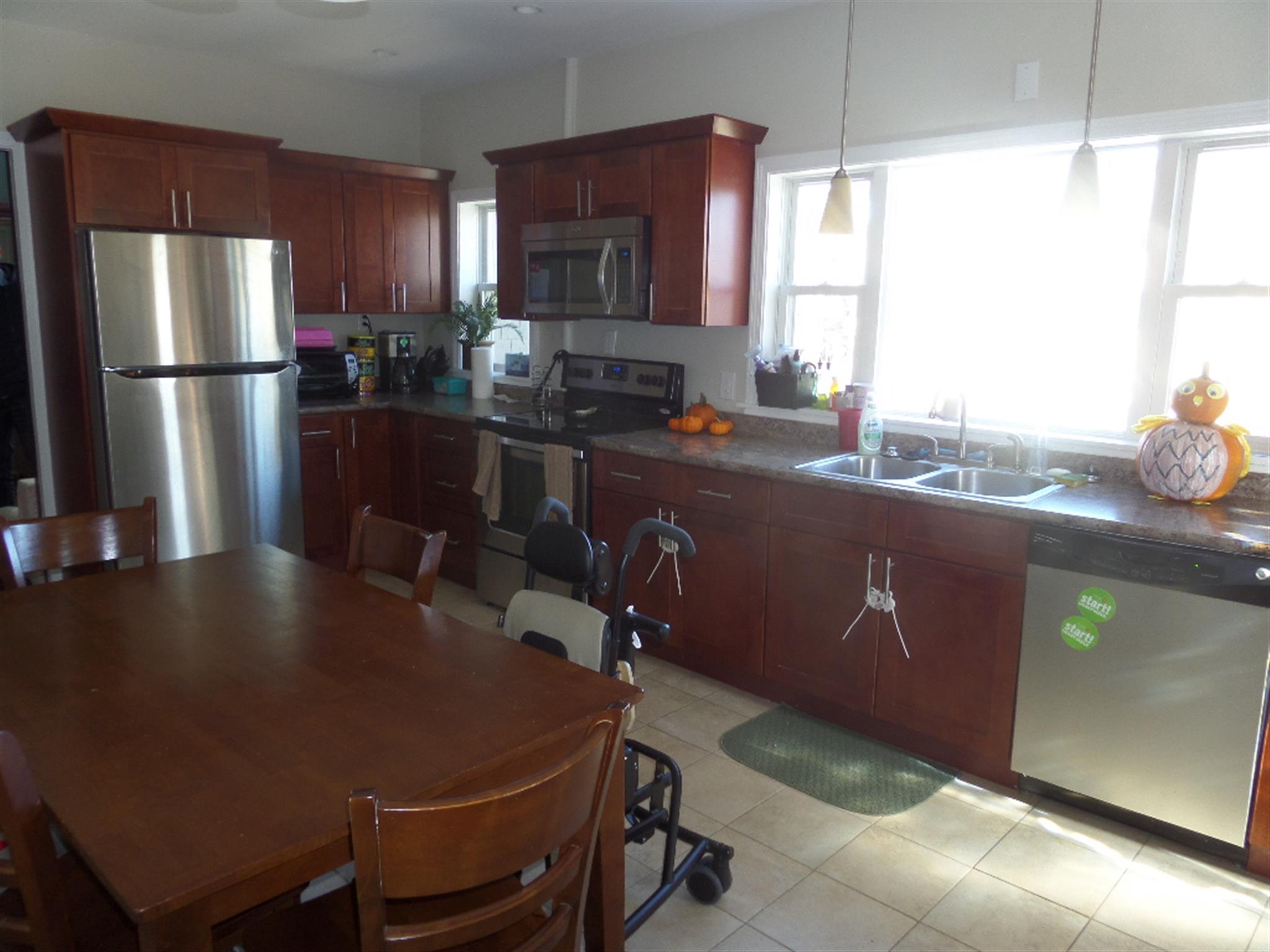 4 bed, 2 bath apartment for rent at 53 Bowen Ave Unit 2, Medford — photo 5 of 20