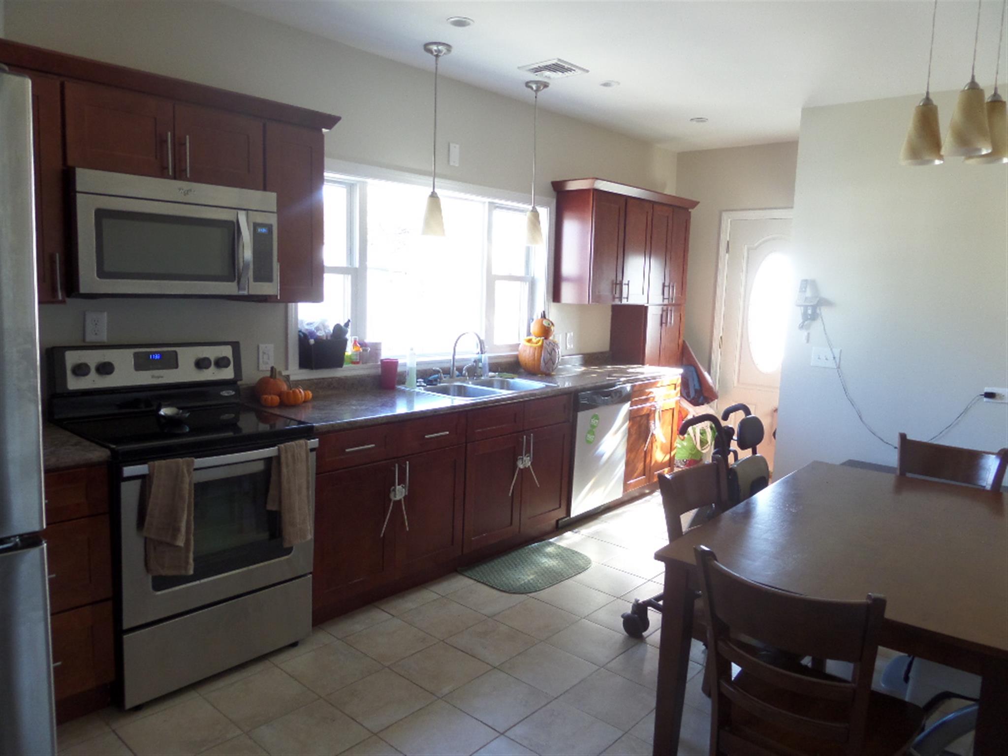 4 bed, 2 bath apartment for rent at 53 Bowen Ave Unit 2, Medford — photo 6 of 20