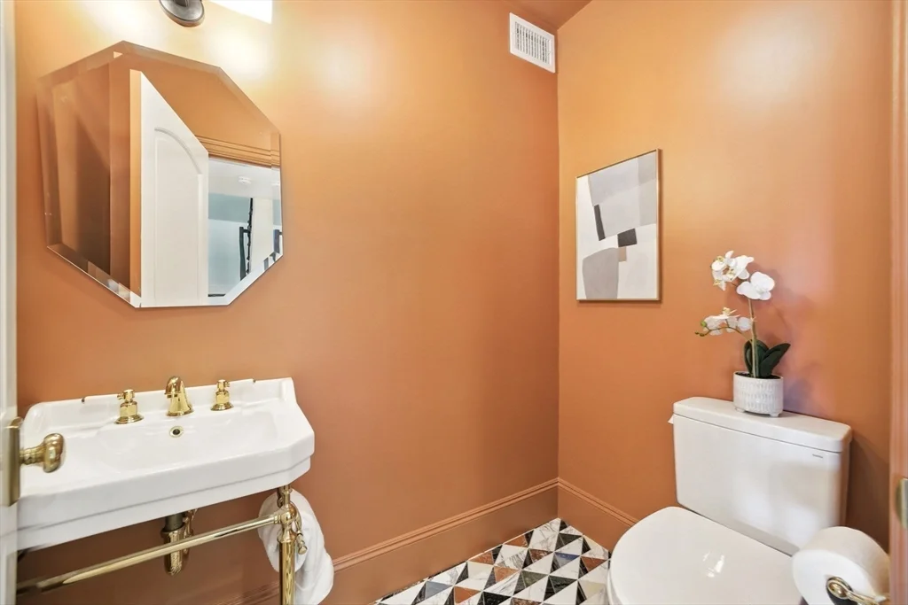 197 Winchester St, Coolidge Corner