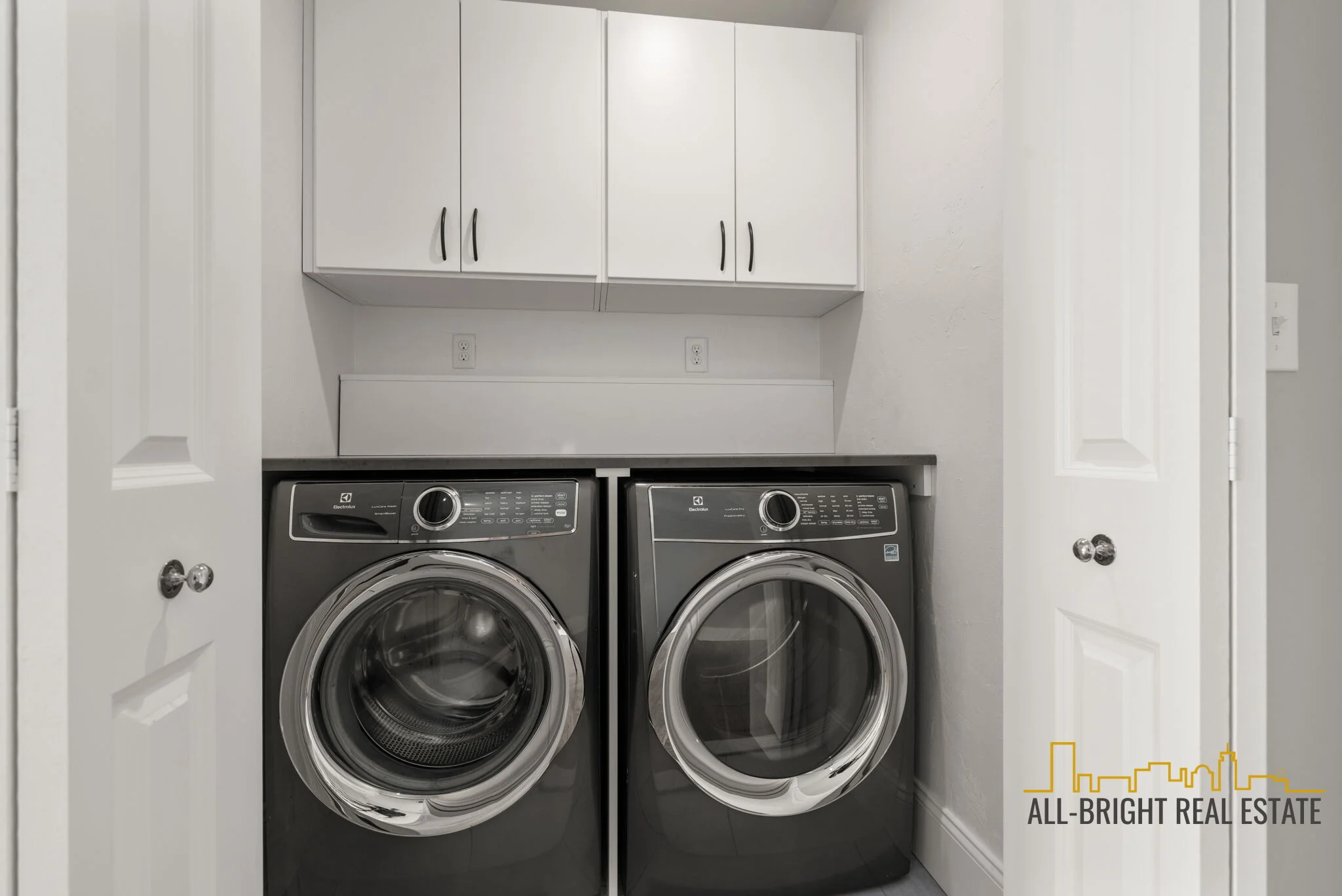 176 Winthrop Shore Dr, Winthrop