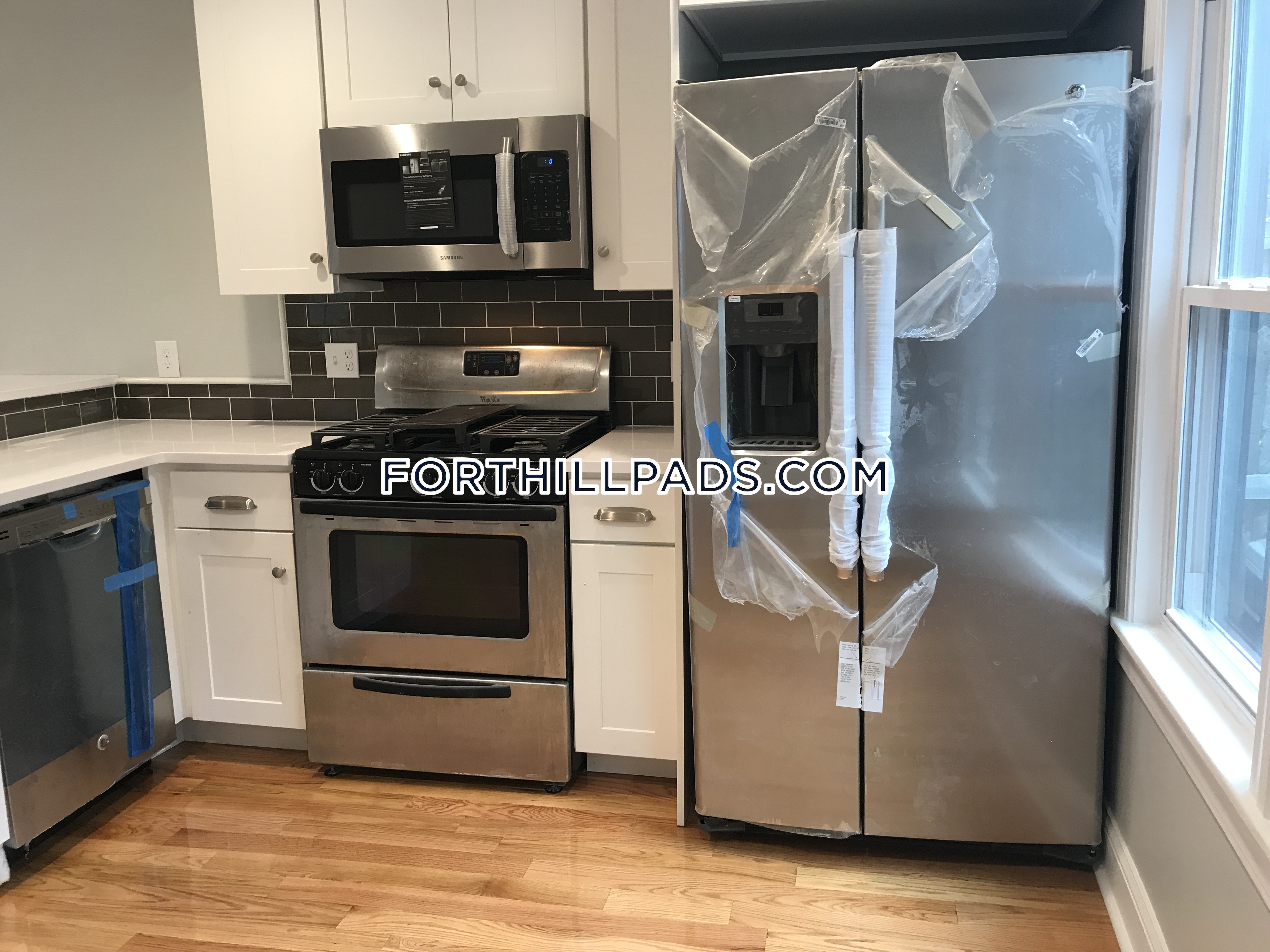 4 bed, 2 bath apartment for rent at 6 Saint James Pl Unit 1, Roxbury — photo 4 of 29