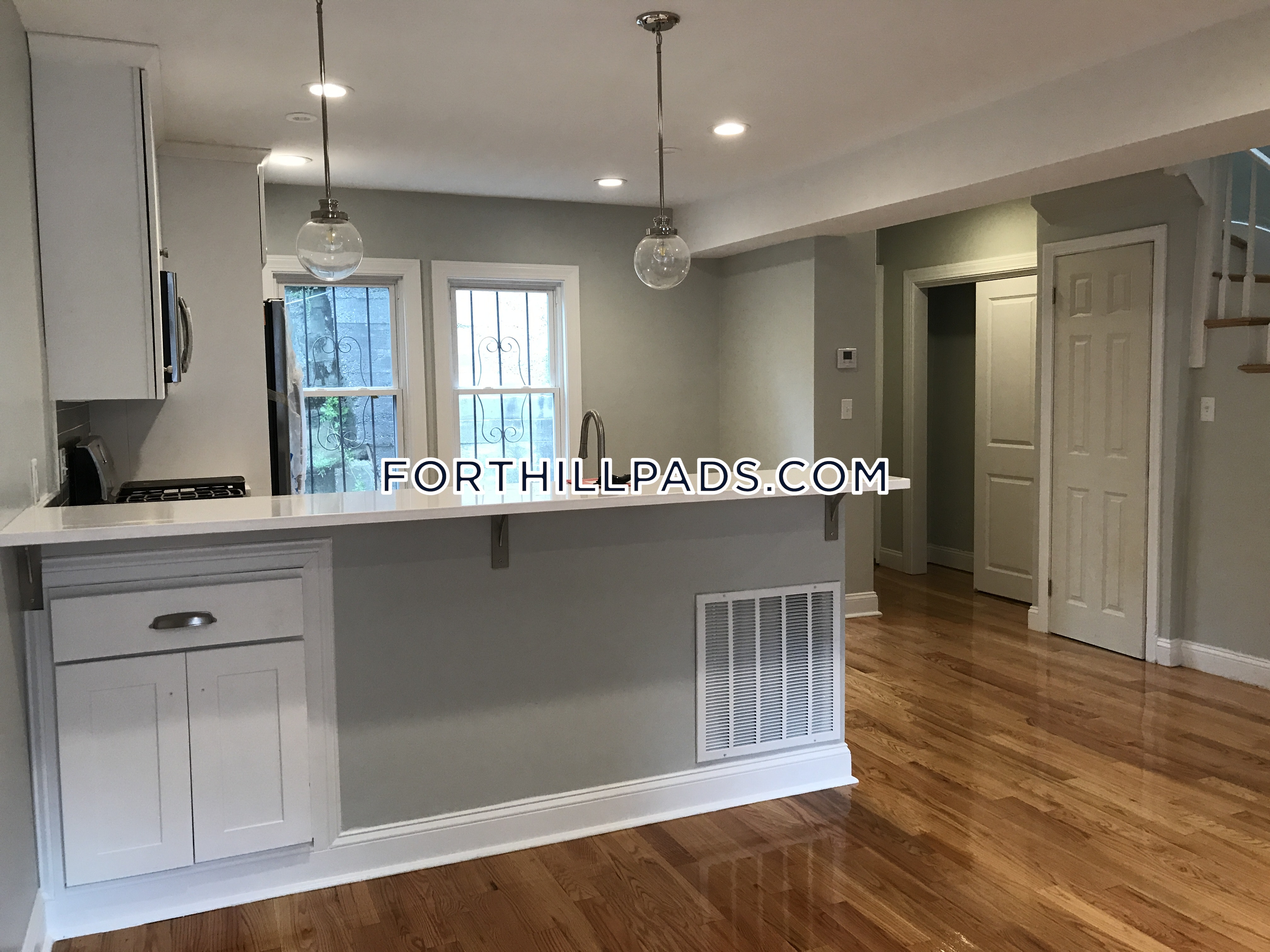 4 bed, 2 bath apartment for rent at 6 Saint James Pl Unit 1, Roxbury — photo 14 of 29