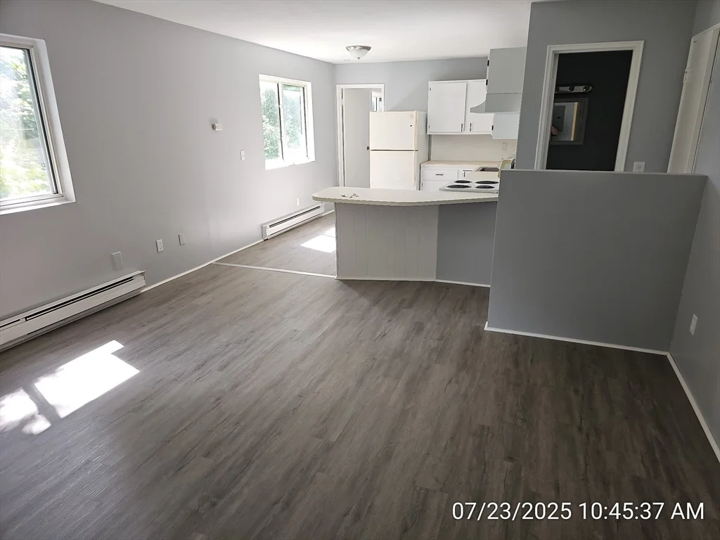 8 New Plainville Rd, New Bedford