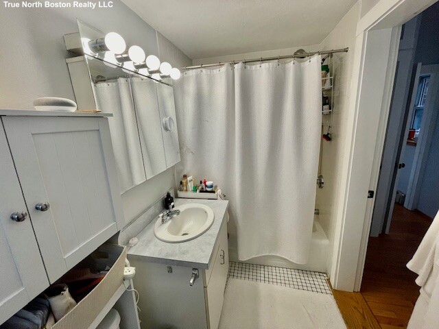 15 Thacher Ct, North End