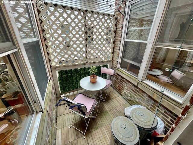 15 Thacher Ct, North End