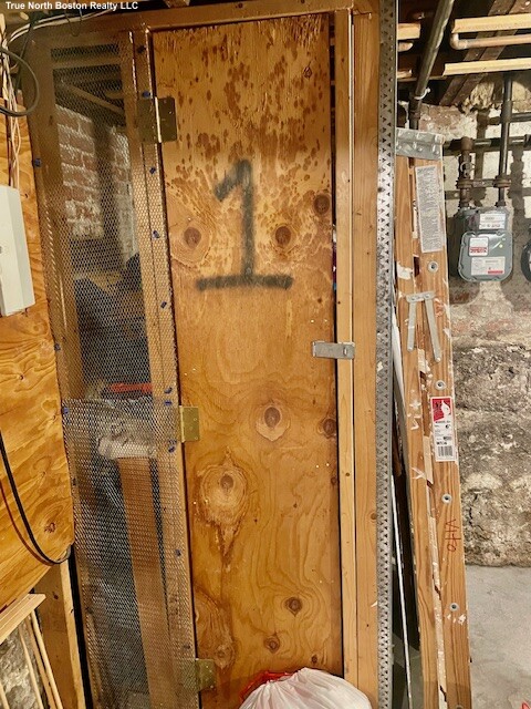 15 Thacher Ct, North End