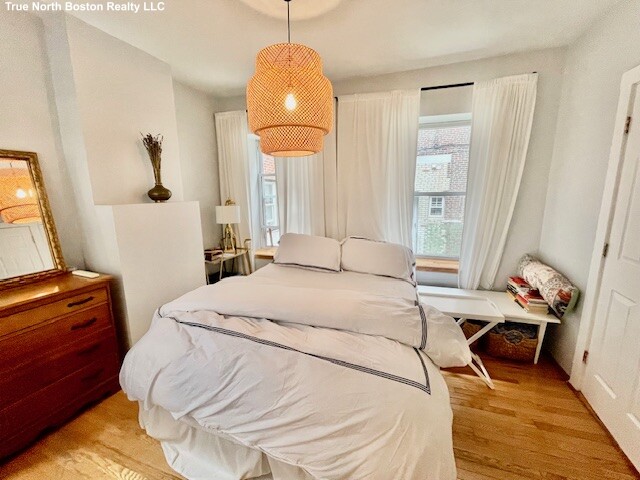 15 Thacher Ct, North End