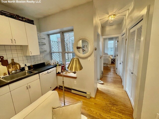 15 Thacher Ct, North End